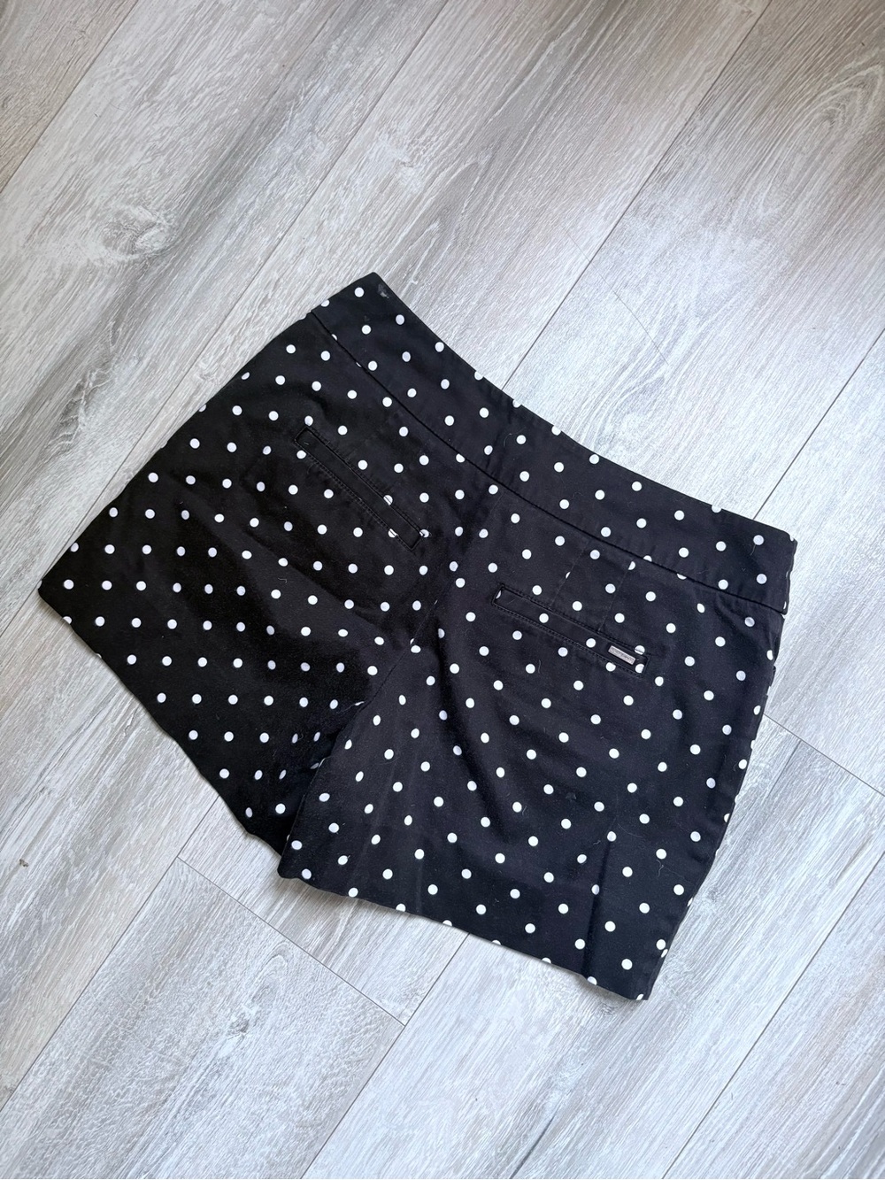 White House Black Market Black Polka Dot Women's Shorts - Picture 4 of 4